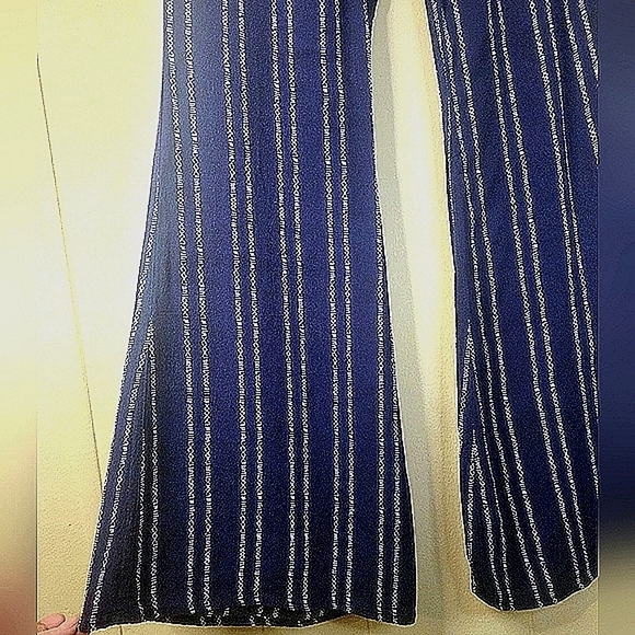 Lulus Bit Of Flair Kick Flare Pants size Small Tie Waist Navy Blue - Picture 6 of 9
